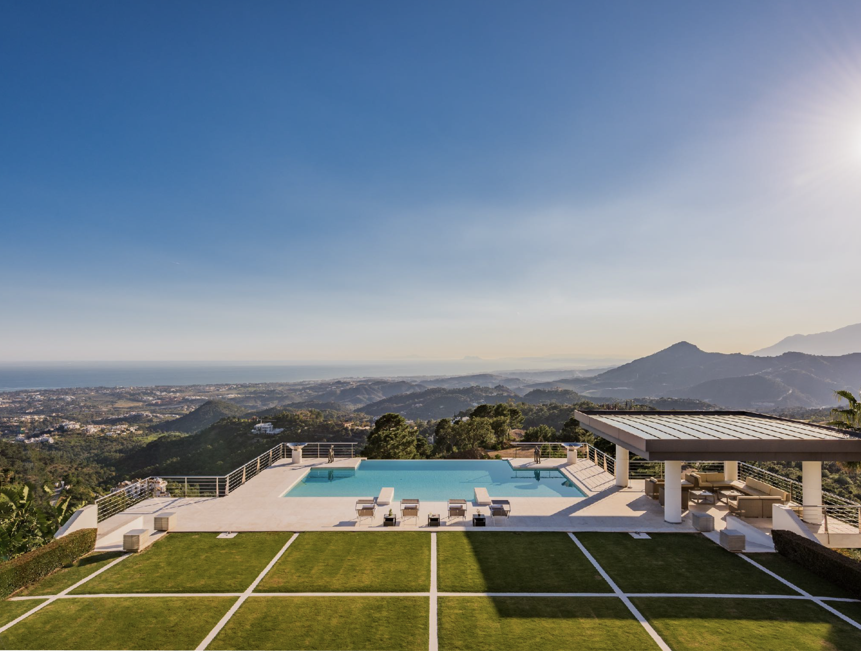 Additional view 2 of La Favorita
